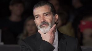 Antonio Banderas compie 60 anni e fa un annuncio che preoccupa i fan