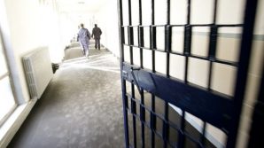 Uccide la moglie e ne inscena il suicidio: arrestato 63enne