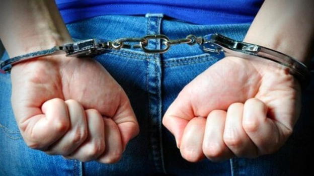 Catania, il cellulare non prende bene e lui trasgredisce i domiciliari: arrestato