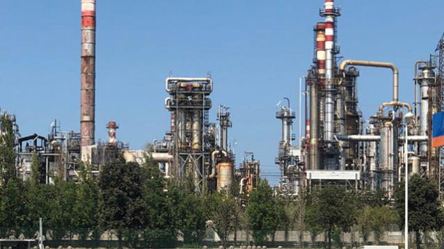 Falconara: fumi neri, l’ex sindaco e l’amministratore contro i cittadini: "Sono delle teste di c…."