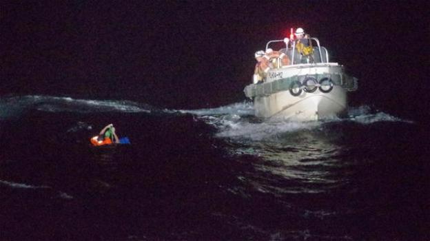 Tifone Maysak: scompare nave con 43 persone e 5800 mucche a bordo. Un superstite trovato dopo ore in mare