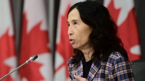 “Rapporti intimi solo indossando la mascherina”: il suggerimento della Responsabile della sanità canadese