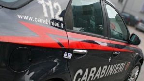 Rieti: ruba, beve birra e rutta in faccia al direttore del supermercato