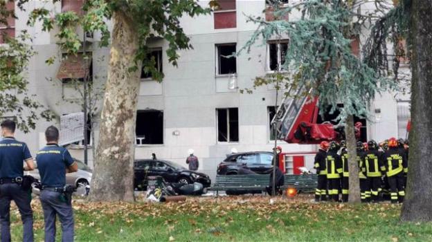 Fuga di gas a Milano fa esplodere un palazzo: 6 feriti di cui uno grave