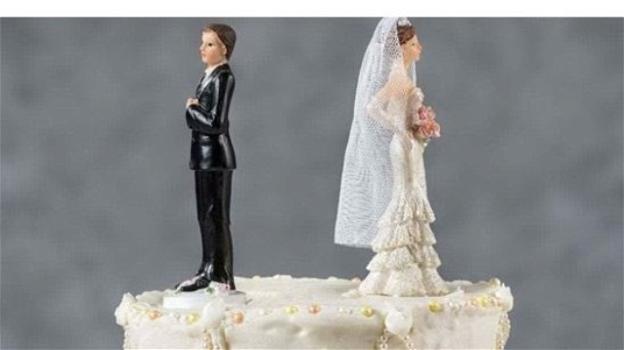 Praticante si sposa: l’avvocato le dona un buono per la separazione gratis