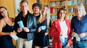 È polemica sull’ultimo film di Ezio Greggio: “Offende i morti della pandemia”