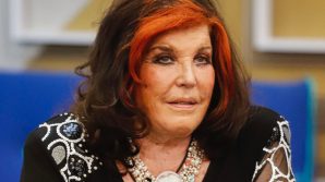 GF Vip, Patrizia De Blanck non si fa lo shampoo da nove giorni: interviene Myriam Catania