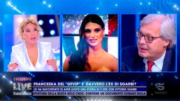GF Vip, Vittorio Sgarbi smaschera Franceska Pepe: "Intimità dietro un quadro"