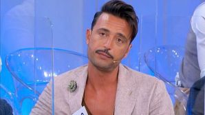 U&D, Armando Incarnato impegnato su alcuni set: Maria De Filippi interviene e stoppa Gianni Sperti