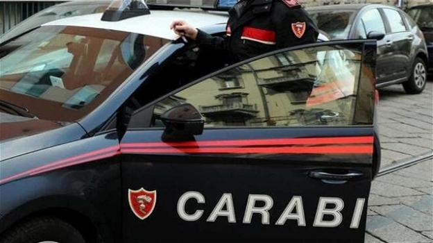 Modena: lancia monopattino elettrico contro i carabinieri, fermato