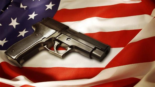 USA: bimbo di 3 anni trova pistola carica in un comodino, parte un colpo e muore
