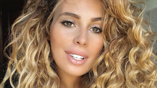 Sara Affi Fella mostra orgogliosa il suo corpo dopo il parto: "Mai così bella"