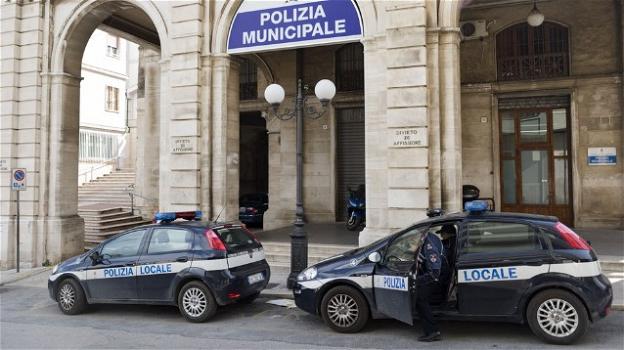 Brescia: si presenta al comando di polizia locale e dal portafoglio gli cade 1 gr di cocaina