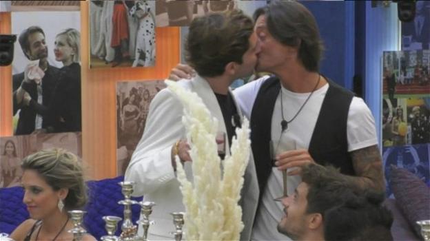 GF Vip: Francesco Oppini e Tommaso Zorzi si sono baciati