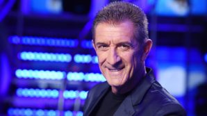 Ezio Greggio, commento al vetriolo al suo fan: