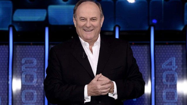 Gerry Scotti è positivo al coronavirus. Per adesso il noto conduttore è a casa sotto stretto controllo medico