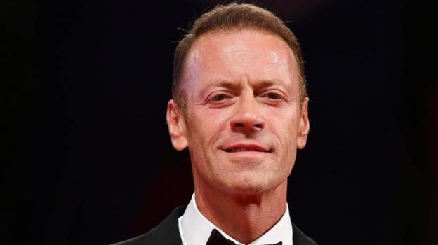 Rocco Siffredi positivo al Covid-19: contagiata anche la sua famiglia ed i collaboratori domestici