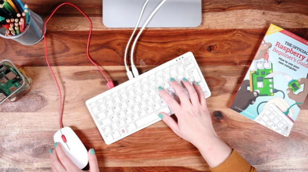 Raspberry Pi 400: ufficiale il micro-computer incluso in una tastiera