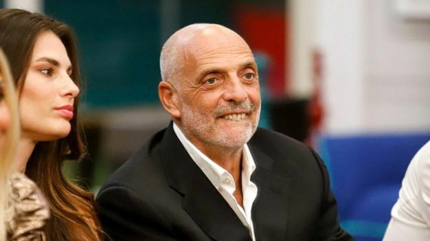 GF Vip, Paolo Brosio nudo: spunta il lato B del giornalista
