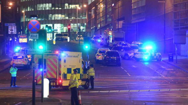 Vienna, attentato alla sinagoga e sparatorie in sei punti della città: diversi morti e feriti