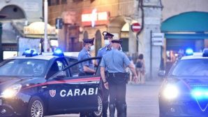 Genova: consegna droga a domicilio vestito da fattorino