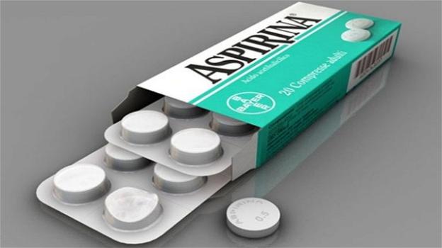 Inghilterra, contro il Covid-19 sarà sperimentata l’aspirina: dimezza la mortalità dei malati