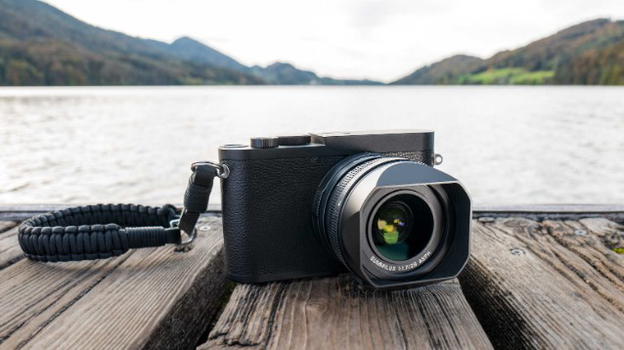 Leica Q2 Monochrom: fotocamera per scatti e video vintage, di pronta condivisione
