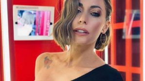 Karina Cascella interdetta dal comportamento di una dama di U&D: