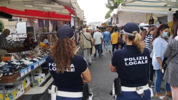 "Il Dpcm non è legge", donna si rifiuta di indossare la mascherina al mercato