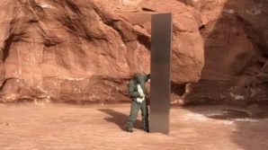 USA: nel deserto dello Utah rinvenuto un misterioso monolite di metallo posizionato tra le rocce