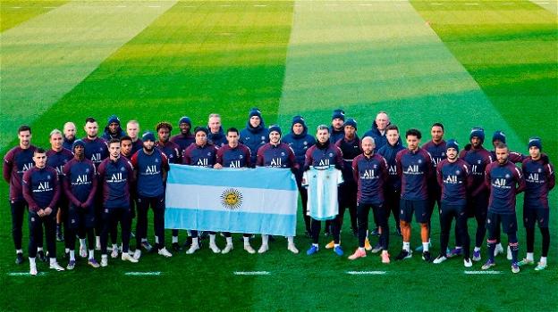 Il PSG omaggia Maradona, ma è bufera sul sorriso di Icardi