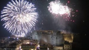 Festeggia la nascita della figlia e spara fuochi d’artificio in strada in piena zona rossa: denunciato 27enne