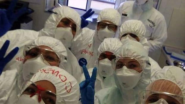 Novantenne chiede al medico di lasciarlo morire. Salvato, ringrazia tutto il reparto