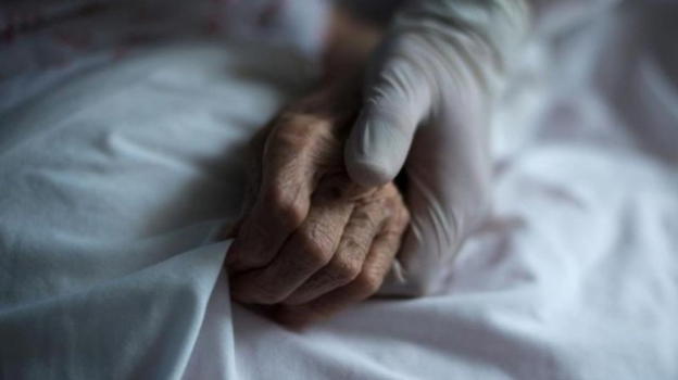 Tragedia in una Rsa del Bresciano: anziana muore per infarto dopo aver rivisto la figlia in videochiamata