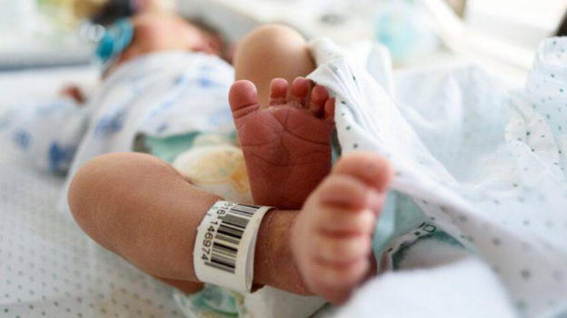 Ragusa, neonato abbandonato in un sacchetto di plastica: arrestato 59enne