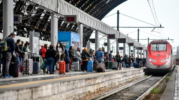 Dpcm Natale, già tutti pieni treni e bus diretti verso Sud nel weekend del 20 dicembre