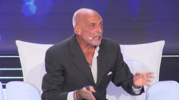 "Live – Non è la D’Urso", Paolo Brosio parla dei rapporti fisici con la compagna