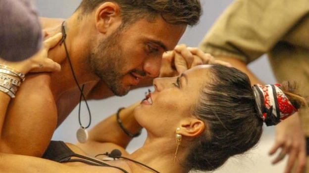 GF Vip, Elisabetta Gregoraci sorprende Zorzi: "Abbiamo fatto l’amore"