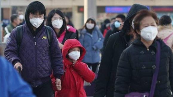 La corsa al vaccino anti Covid: migliaia di cinesi tornano in patria per la cura