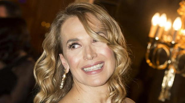 Barbara D’Urso confessa la sua voglia di innamorarsi e aggiunge: "Prima o poi farò politica"