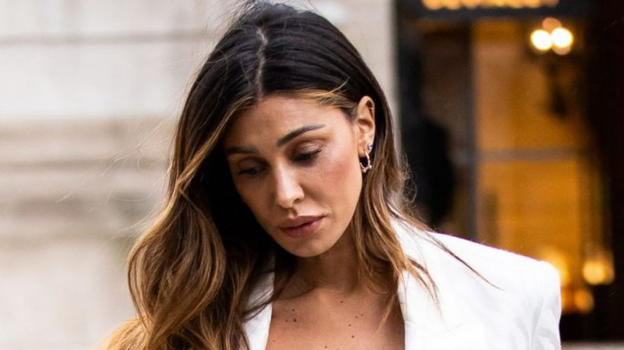 Belen, infastidita dai paparazzi, chiede l’intervento dei carabinieri