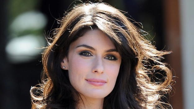 Anna Valle è malata? Fan allarmati, l’attrice interviene con un comunicato