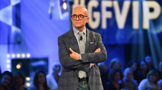 GF Vip, Alfonso Signorini starebbe pensando ad una rivoluzione in studio