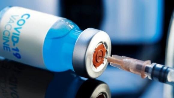 Vaccino Pfizer-BionTech: Elena Baraldi è la prima italiana ad averlo ricevuto