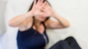 Imola, 46enne finisce in carcere: drogava e abusava delle amichette della figlia 12enne durante pigiama party