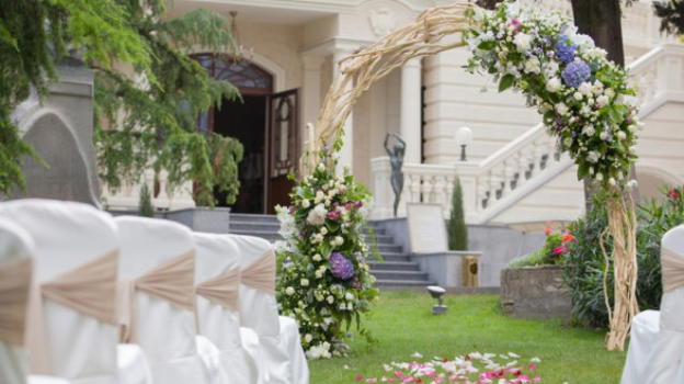 Si sposa in casa per coronare il sogno della madre in fin di vita: "Non sognava altro che esserci al mio matrimonio"