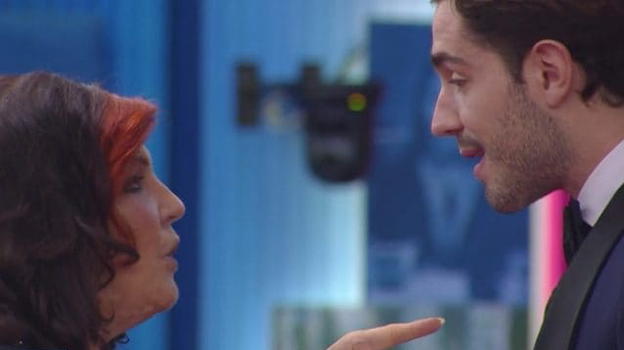 GF Vip, Tommaso Zorzi smaschera Patrizia De Blanck: "Di notte faceva cose incredibili"