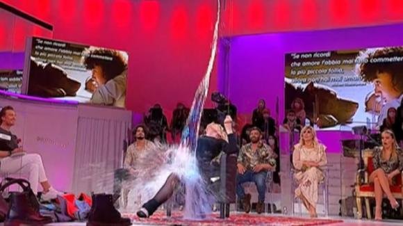 Uomini e Donne, Gemma spopola con "Flashdance": standing ovation in studio