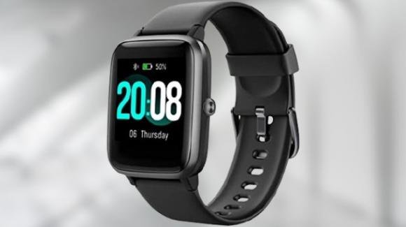AUKEY LS02: smartwatch con contapassi e sensore di battito cardiaco che si collega allo smartphone
