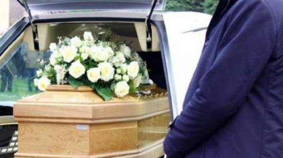 Focolaio di Covid dopo un funerale: contagiata intera famiglia del defunto